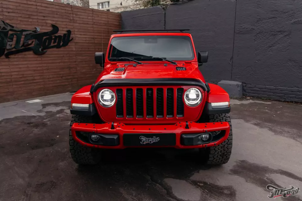 Кузовной ремонт яркого Jeep Wrangler